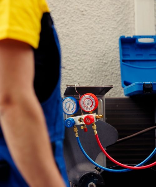 compressed-hvac-system-refrigerant-tank-check (1)